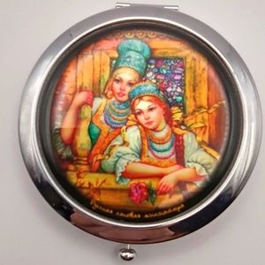 Vintage mirror compact